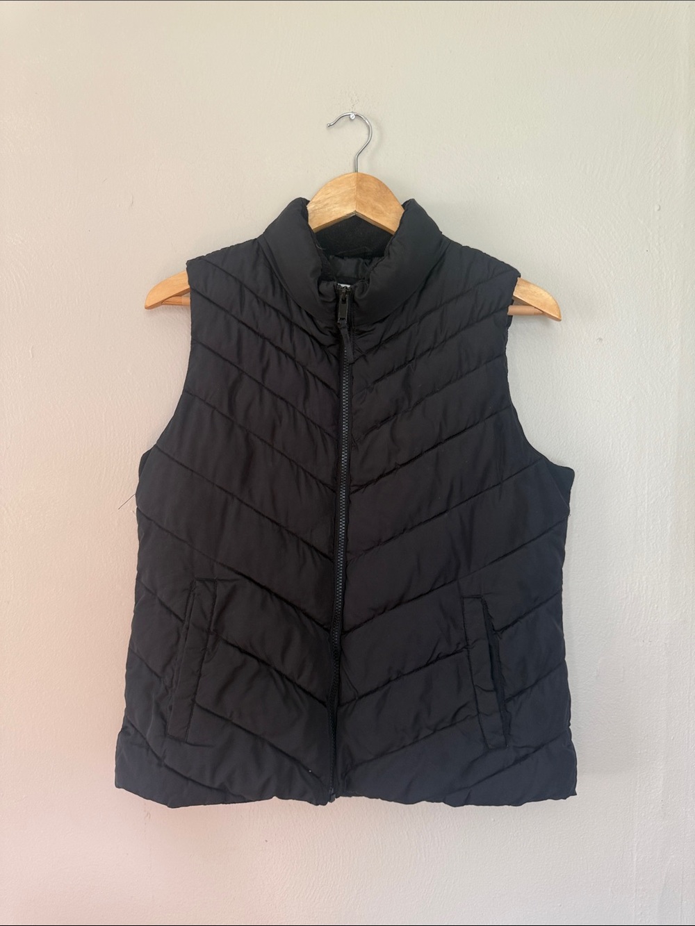 GAP Black Quilted Puffer Vest medium